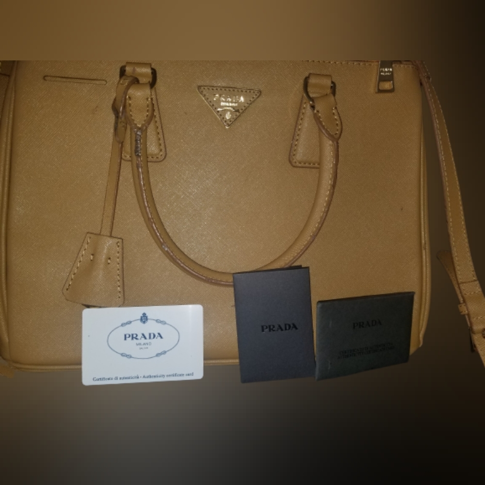 SOLD>Saffiano Executive Tote Bag, Caramel (Sabbia)